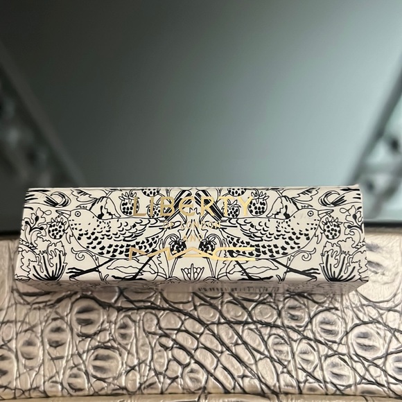 NIB! Mac Cosmetics Liberty Of London Collection Lipstick In Color Peachstock. - Picture 6 of 14